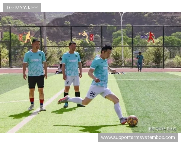 足球明星小白鞋背后的传奇故事与梦想追逐之旅