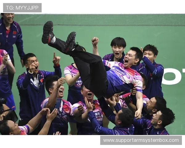 重庆羽毛球队勇闯世界锦标赛展现逆袭精神与团队力量 重庆羽毛球队勇闯世界锦标赛展现逆袭精神与团队力量