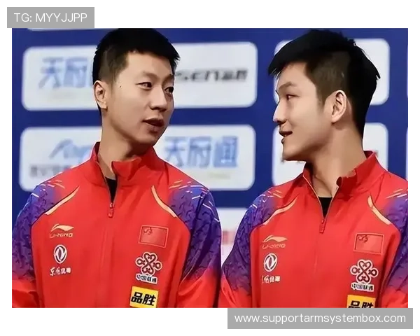 马龙与足球明星同框合影展现运动精神与友谊的完美结合 马龙与足球明星同框合影展现运动精神与友谊的完美结合